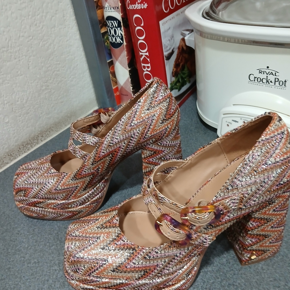 CIRCUS BY SAM EDELMAN PLATFORM HEELS, NWOB, 6M